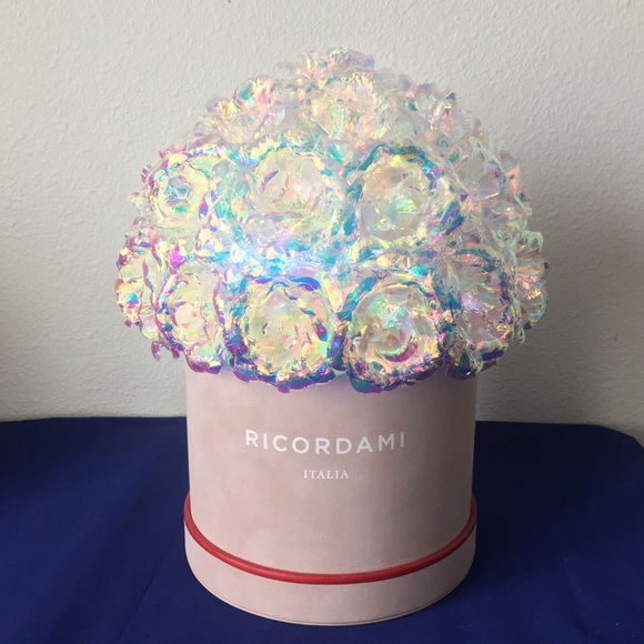 Ricordami Iridescent Rose Bouquet - Picture 2 of 4